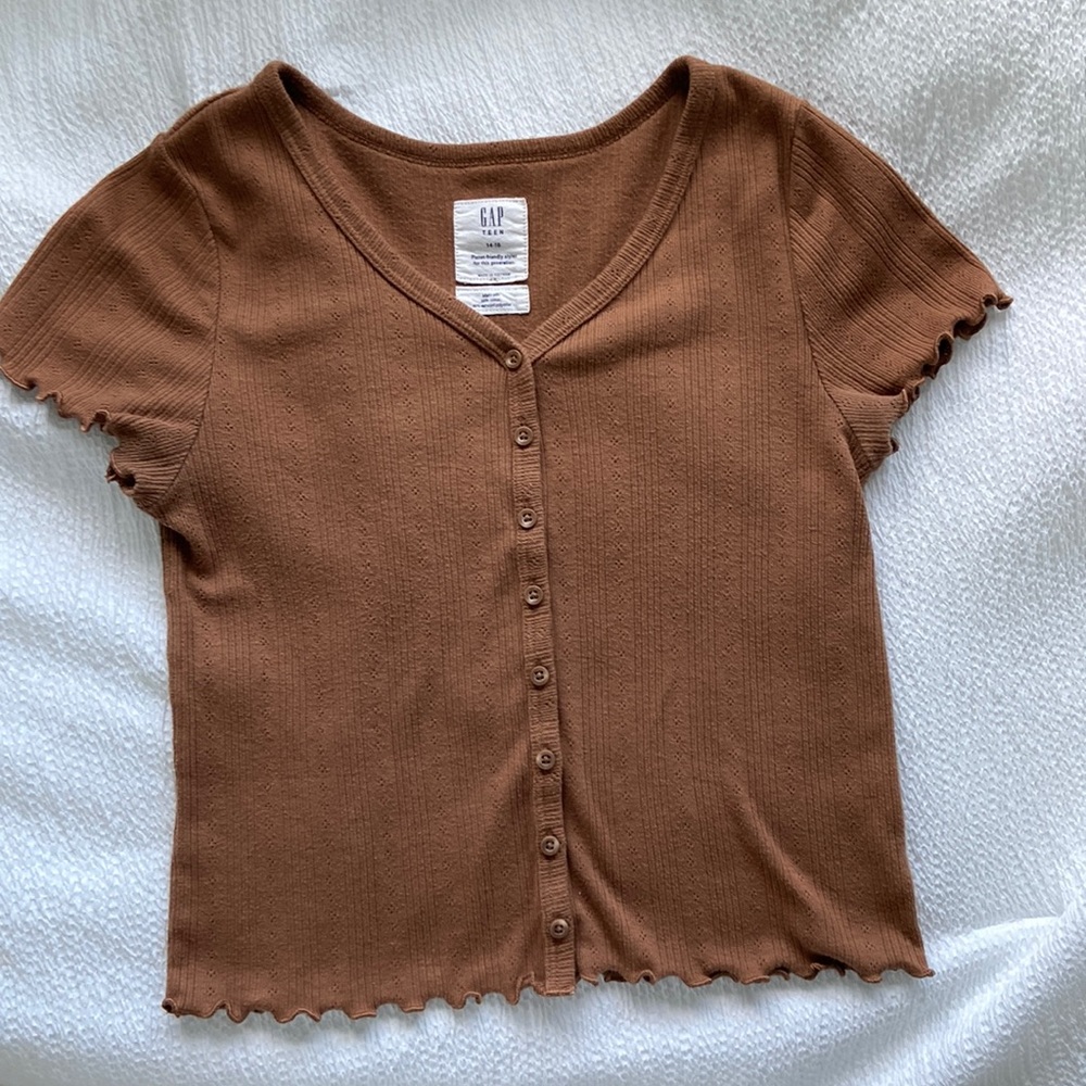 Super cute button up cropped brown shirt